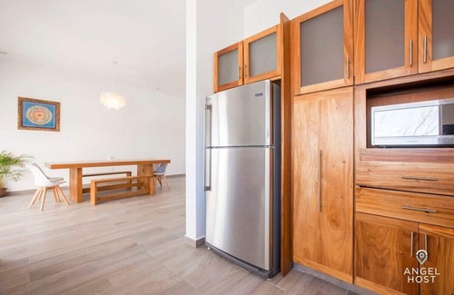 La Paz House | Rooftop Oceanview, Pool, Gym & Minutes to Beach