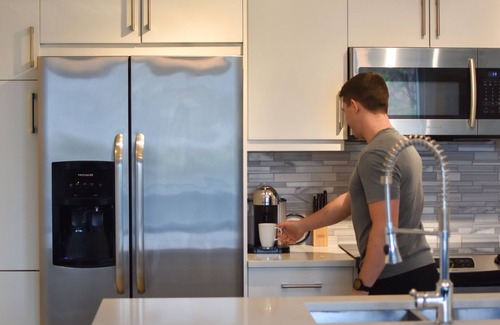 Victoria Park Apartment | Rooftop Patio 2BR, AC, Parking, +18 ONLY