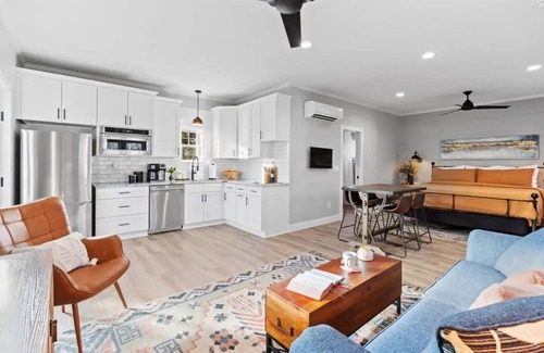 Biddleville Apartment | Rooftop Patio Oasis - 5 minutes outside Uptown