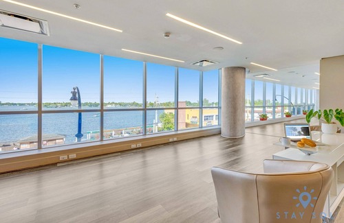 Hollywood Apartment | Rooftop Pool +Balcony|Hollywood Beach Boardwalk
