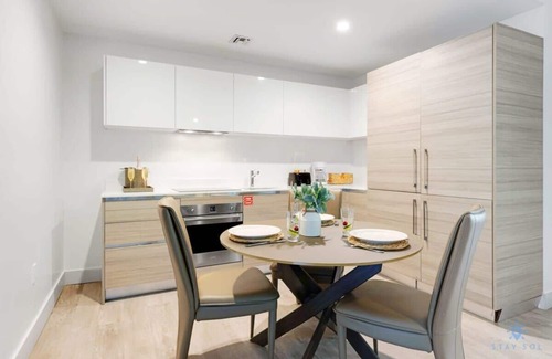 Hollywood Apartment | Rooftop Pool| Balcony|Hollywood Beach Broad–walk