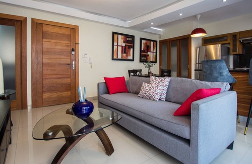 Bella Vista Apartment | Rooftop Pool Gym Beautiful Apartment Downtown City