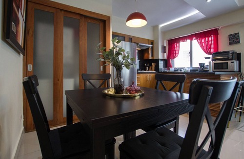 Bella Vista Apartment | Rooftop Pool Gym Beautiful Apartment Downtown City