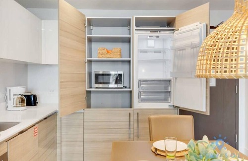 Hollywood Apartment | Rooftop Pool & Hot Tub + Gym|Hollywood Beach