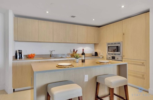 Hollywood South Central Beach Apartment | Rooftop Pool Oceanview Balcony & Beachfront Resort