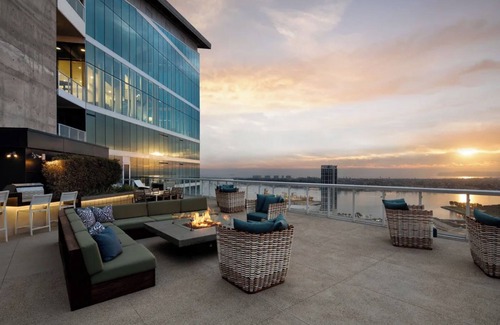 East Village Apartment | Rooftop Pool + Parking - Only One Week Left to Book- San Diego Luxury Condo