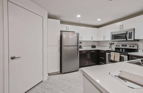 Mira Mesa Apartment | Rooftop Spa & Pool | 1 BR w/Sauna | Mira Mesa