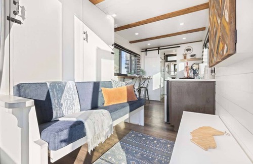 Tulare Apartment | Rooftop Spa! Tiny Cargo Home, Farm Experience