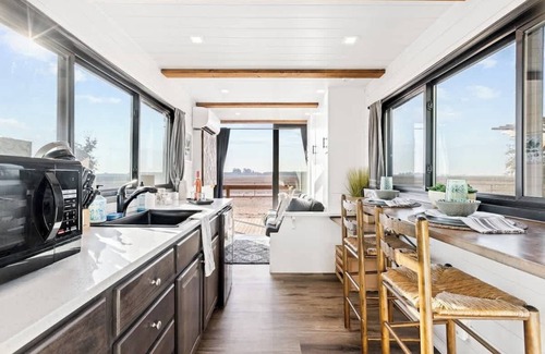 Tulare House | Rooftop Spa! Tiny Home on the Farm with Gym