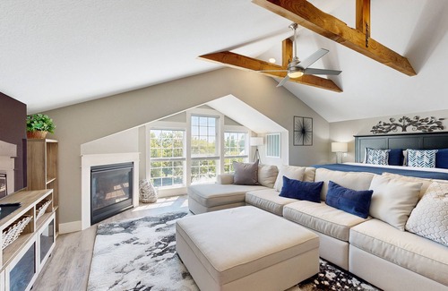 McMinnville Apartment | Rooftop studio with gas fireplace, WiFi, central AC - near restaurants/wineries