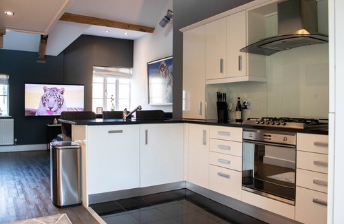 Lymm Apartment | ROOFTOP TERRACE 2 BED 2 BATH DUPLEX APARTMENT IN LYMM VILLAGE CENTRE!