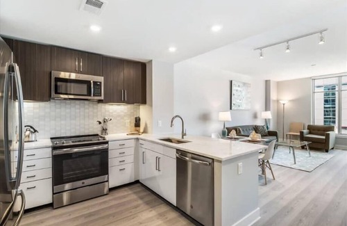 Woodmont Triangle Apartment | Rooftop Terrace & Grill | Walk to Metro | Woodmont Triangle