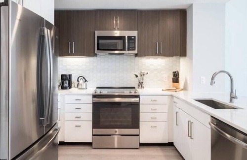 Woodmont Triangle Apartment | Rooftop Terrace & Grill | Walk to Metro | Woodmont Triangle