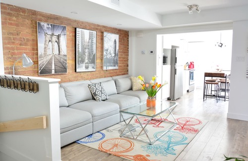 Plateau Mont Royal Apartment | ROOFTOP TERRACE - Mount Royal views- 4 bedrooms + 4 full bathrooms - Fast WiFi