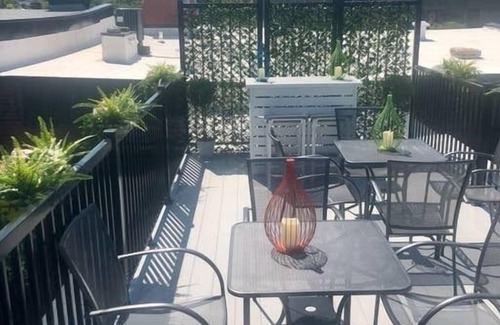 Plateau Mont Royal Apartment | ROOFTOP TERRACE - Mount Royal views- 4 bedrooms + 4 full bathrooms - Fast WiFi