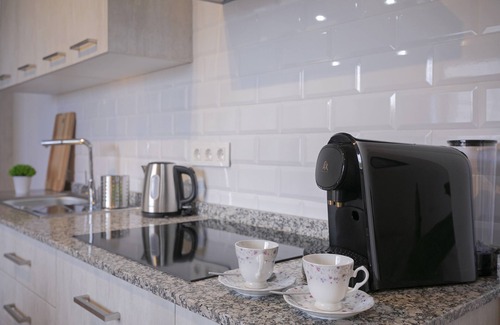 El Guincho Apartment | Rooftop View Escape 1 Min to Center Fast Wifi