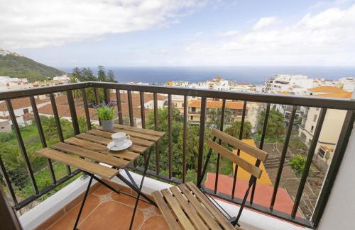 El Guincho Apartment | Rooftop View Escape - 1 Minute to Center and Fast Wi-Fi