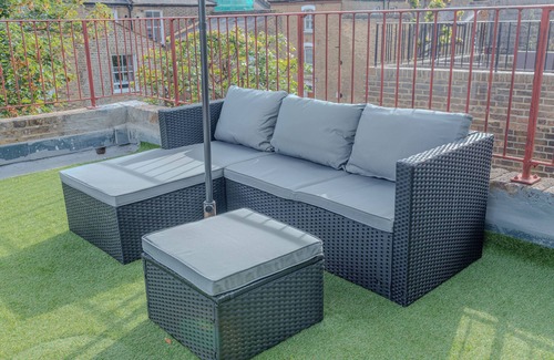Coldharbour Apartment | Rooftop/worktable/Netflix/Parking/Promo/longstay
