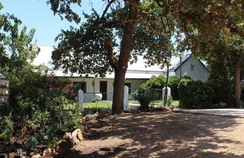 Prince Alfred Hamlet House | Rooikraal Farm Guesthouse and dam