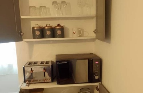 Barrow Gurney House | Room 1. 20 Minutes Walk to Airport