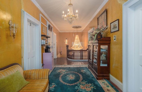 Warwick House | Room 1 at The Warwick Inn – Cozy Elegance in the Heart of Town