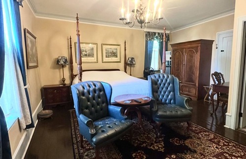 Shelbyville Bed & Breakfast | Room 1 Belmont Inn King on 1st floor In room private bathroom Shelbyville, TN
