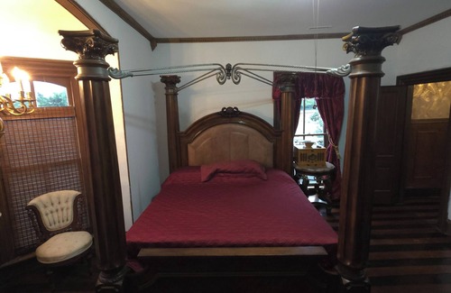 Bishopville House | Room # 1 /Historical Victorian house in serene Bishopville with WiFi, AC