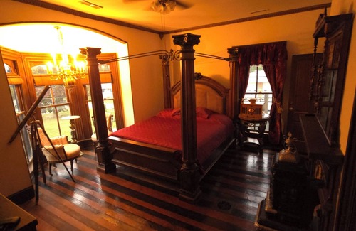 Bishopville House | Room # 1 /Historical Victorian house in serene Bishopville with WiFi, AC