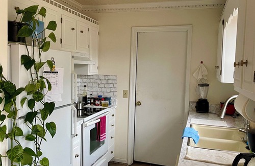 Four Corners House | Room 1- Quiet private room close to Airport and Lake