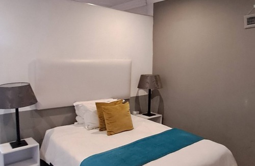 Maseru Bed & Breakfast | Room 1 : Sleeps 3 with Private Bathroom