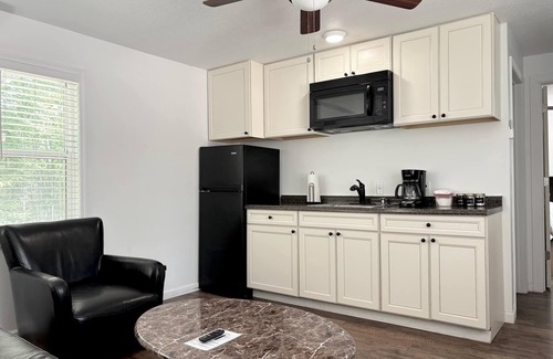 Indian River House | Room 12 (Suite) at Inland Lakes Motel