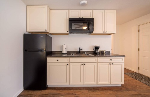 Indian River House | Room 12 (Suite) at Inland Lakes Motel
