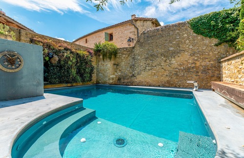 Collias Apartment | Room '12' with shared pool, Wi-Fi and air conditioning