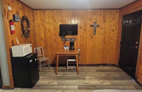 Karnack Cabin | Room #16