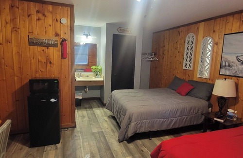 Karnack Cabin | Room #17