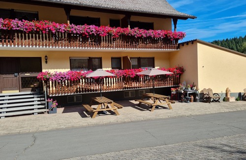 Udersdorf Apartment | Room 2 Barok, boxspring bed, shower/wc, balcony - Gasthaus Paula