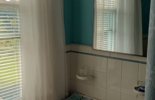 Oaks House | ROOM 2 PRIVATE BATH (FURNISHED)