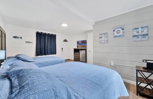 Houghton Lake Hotel | Room #2: Updated Suite w/2 Queen Beds