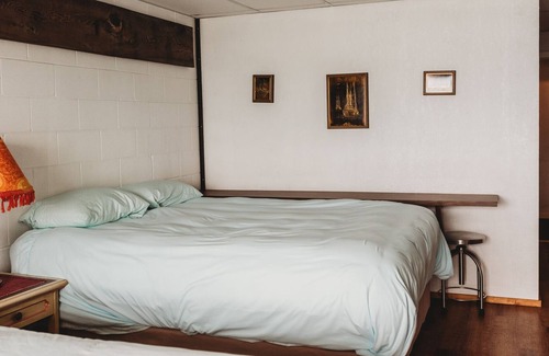 Sointula House | Room 202- Oceanfront room with balcony and two queen beds