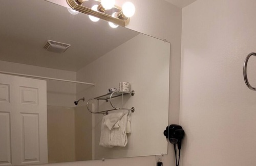 Kernville Cabin | Room 23 Double Queen Studio with Kitchenette
