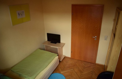 Munderkingen Apartment | Room 25 with shower and toilet