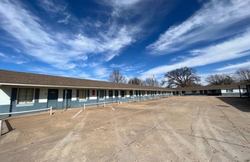 Harper Hotel | Room 27 - Double Queen - Sleeps 4 - Harper Motel