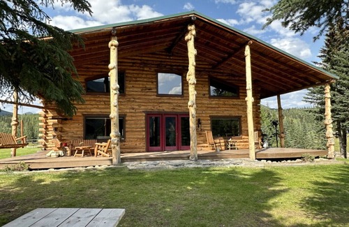 Buckinghorse River Cabin | Room 3 at the Main Lodge with a queen bed and single bed.