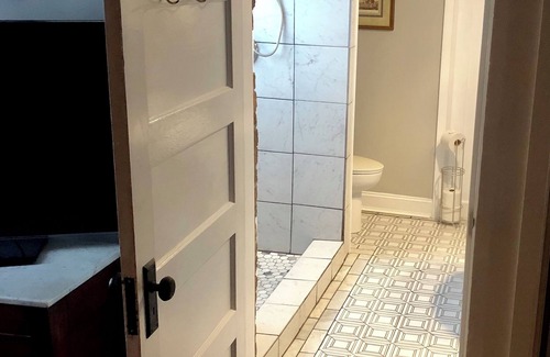 Shelbyville Bed & Breakfast | Room 3 Belmont Inn 1852 Historic Evans House King in room private Bath 2nd Floor