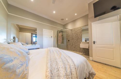 Simondium House | Room 3 - LEO Sky Guest House