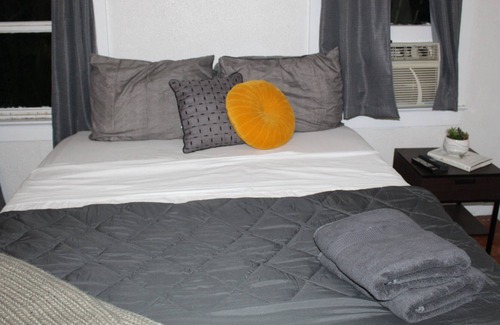 Providencia Park Cottage | Room 3, Water accessible cottage right in the action of West Palm Beach
