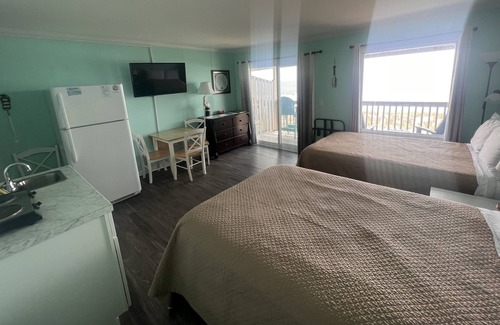 Topsail Beach House | Room #304 Mini Efficiency 2 Double Beds Pets Yes