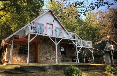 Jasper House | Room 4- Historic Little Switzerland