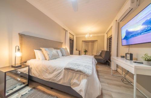 Simondium House | Room 4 - LEO Sky Guest House