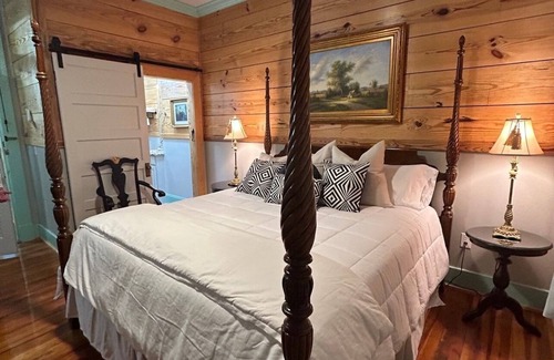 Carthage Hotel | Room 4 (sleeps 2) at Chipley's Squareview Inn